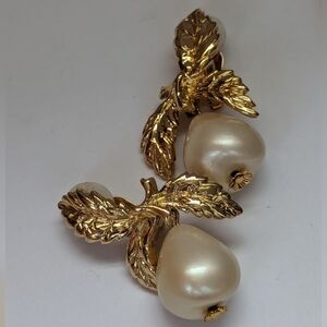 Vintage 1993 MFAC Pear Faux Pearls gold 10kt gp leaves piece earrings NW…